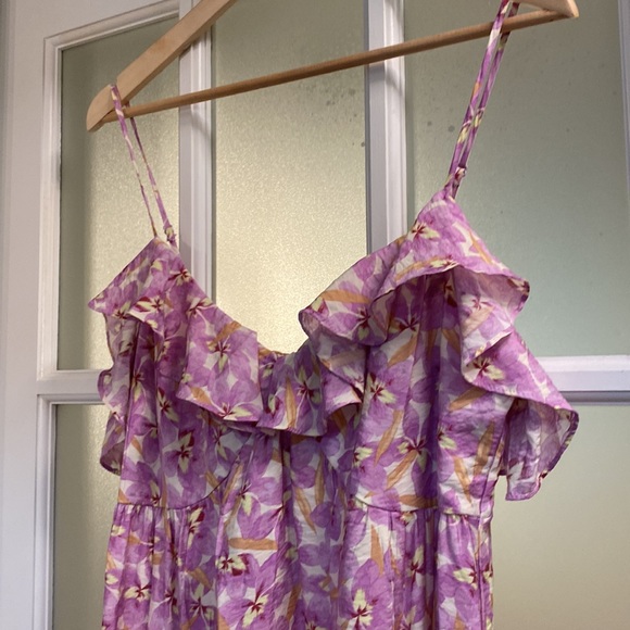 Beautiful flowy floral dress - Picture 2 of 6